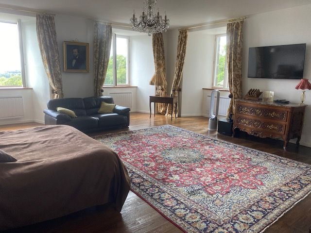 
Chambre Mgr Frayssinous

chambre double supérieure de luxe. (idéal en couple mais aussi en famille - possibilité de rajouter 2 lits d'appoints supplémentaires)
une chambre de 45m2 située au 1er étage accessible par le grand escalier. 
offre une vue splendide sur la campagne environnante.

équipement : Grand lit 180x200, mini bar, Sodastream, bouilloire, coin salon,  écran plat avec bouquet canal + /canal sat, parquet, tapis, dressing, toilettes séparés.
WIFI gratuit et accessible dans toutes les pièces du château.
-------------------------------------------------------------------------------
The Mgr Frayssinous bedroom.(ideal for couple and also families - we can add two extra beds for children)
Offers a splendid view on the countryside.
a spacious 45m2 bedroom located on the first floor accessible by stairs only.

Room Facilities: King size bed (180x200) Free acces WIFI, Minibar, kettle, safe, Flat screen TV with satellite channels, Sitting area, DVD, Fireplace, , Flat- View, Hardwood/Parquet floors, Wardrobe/Closet,